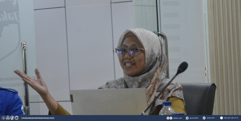 Pemaparan oleh Kepala Satuan Pelaksana Integrasi Sistem dan Basis Data Geospasial Dinas CKTRP Provinsi DKI Jakarta Lilis Chodijah, S. Si